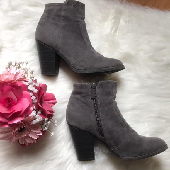 Breckelles Shoes - Grey Suede Ankle Boots Size 7